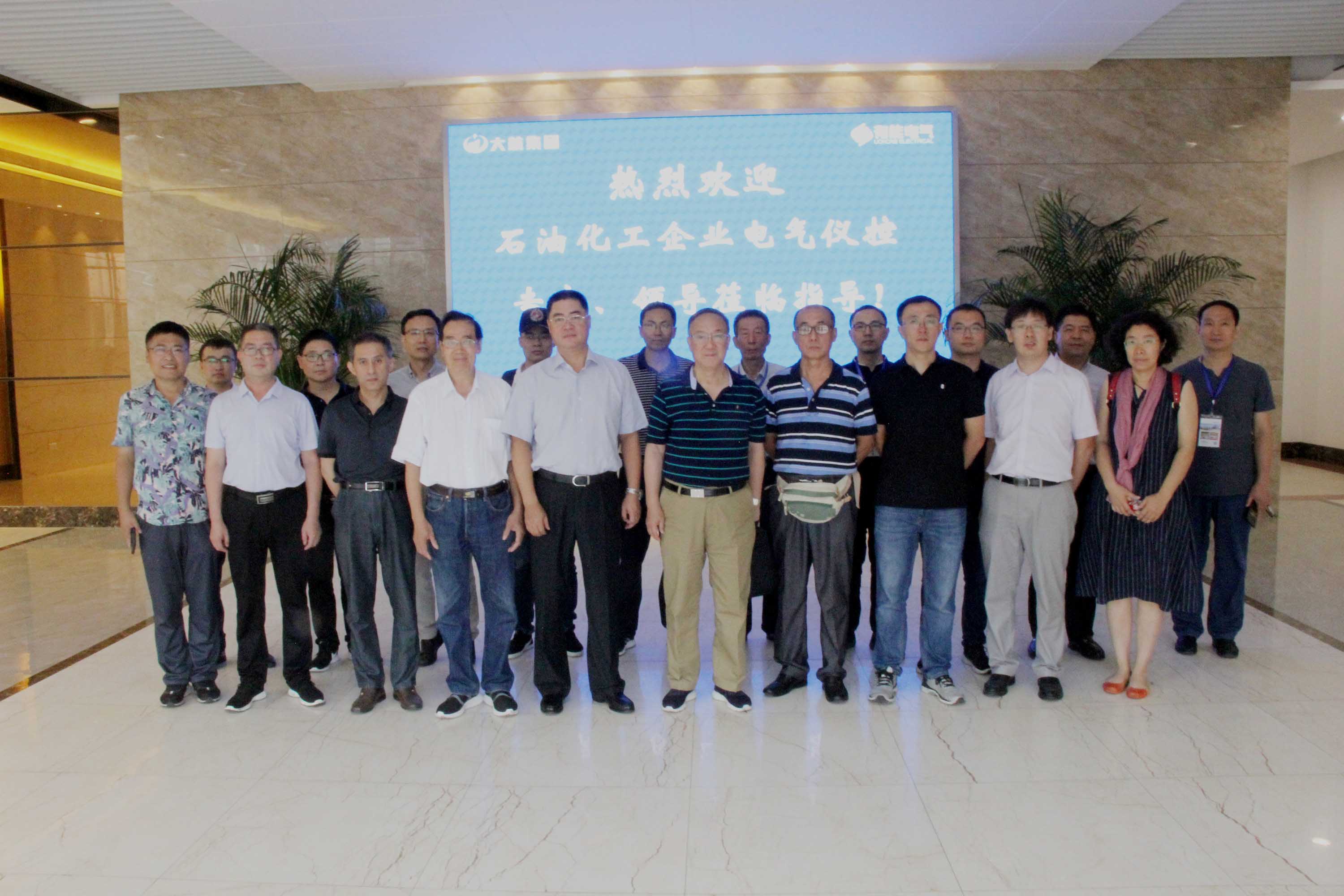 石化電控研討會(huì )代表團訪(fǎng)問(wèn)大航有能